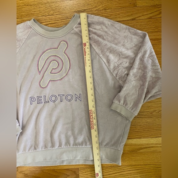 Peloton Fleece lined Sweatshirt Women’s Large Light Purple Logo Long Sleeve - Picture 8 of 8